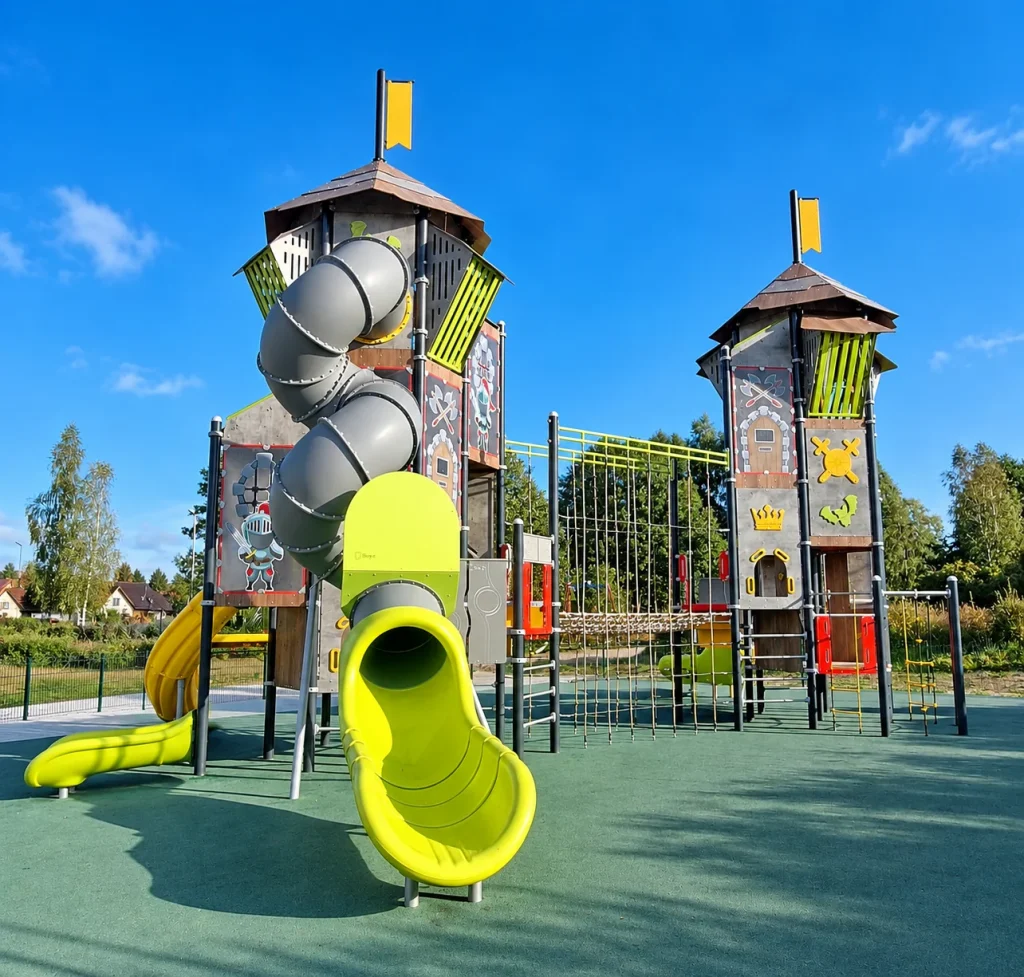 Plac zabaw przy żłobku w Kołczygłowach — widok zagospodarowania