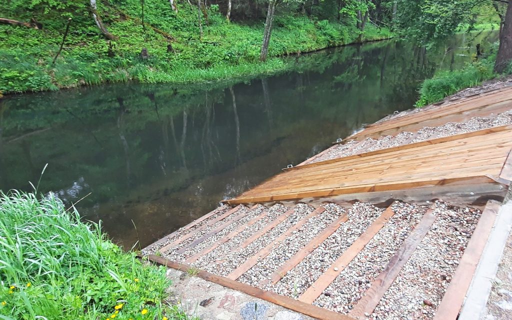 Przystań kajakowa na rzece Łupawa w Kozinie