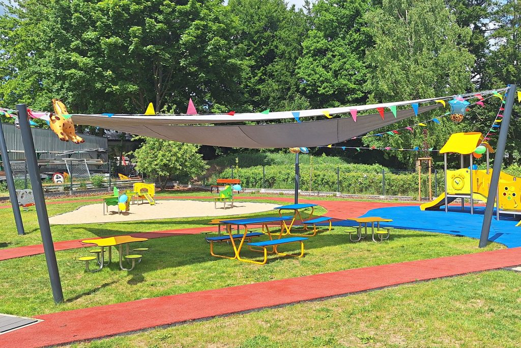 Plac zabaw przy żłobku w Kołczygłowach